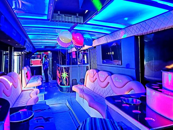 Аренда заказать party bus Miami VIP на день рождения девичник