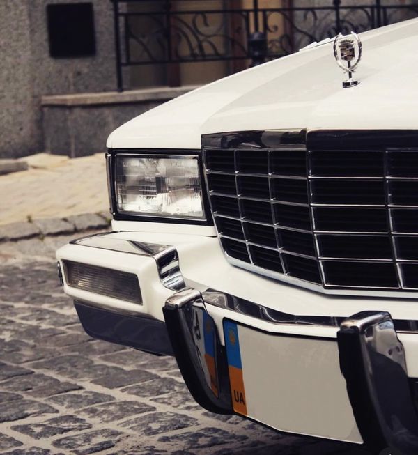 Ретро авто Cadillac Fleetwood аренда авто на свадьбу