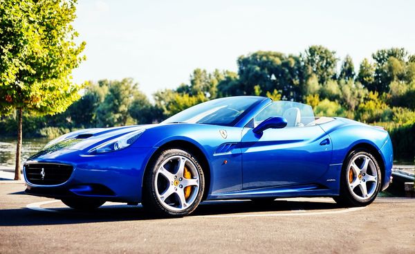 Ferrari California 2012 год заказать на свадьбу съемки