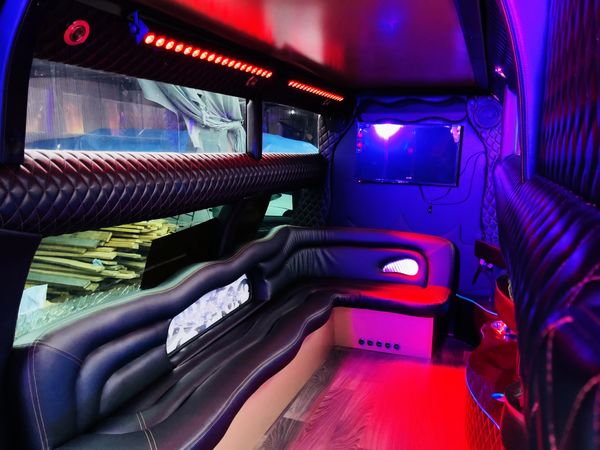 Лимузин Ford F-650 Limo бас на прокат пати бас в аренду