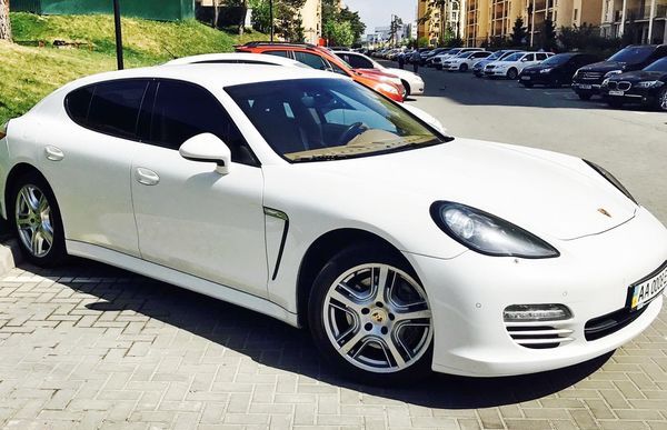 Porsche Panamera белый прокат аренда