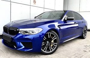 BMW M5 F90 Competition синий прокат спорткара без водителя для фото съемки 