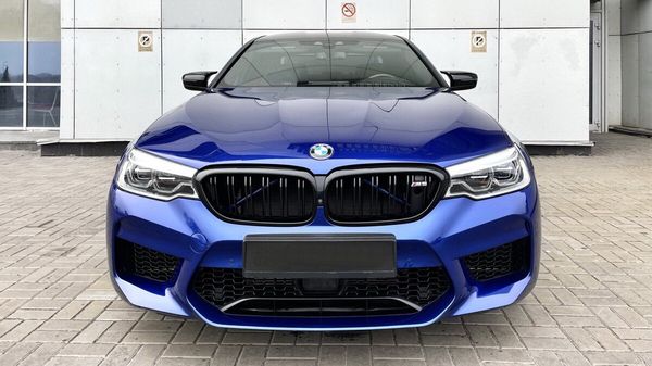 BMW M5 F90 Competition синий прокат спорткара без водителя для фото съемки 