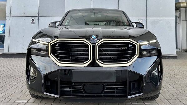 Внедорожник BMW XM HIBRYD электро прокат без водителя аренда с водителем 