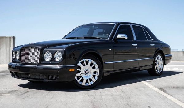 VIP авто Bentley Arnage аренда с водителем на свадьбу