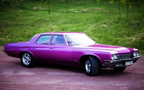 Buick Le sabre розовый на свадьбу съемки аренда