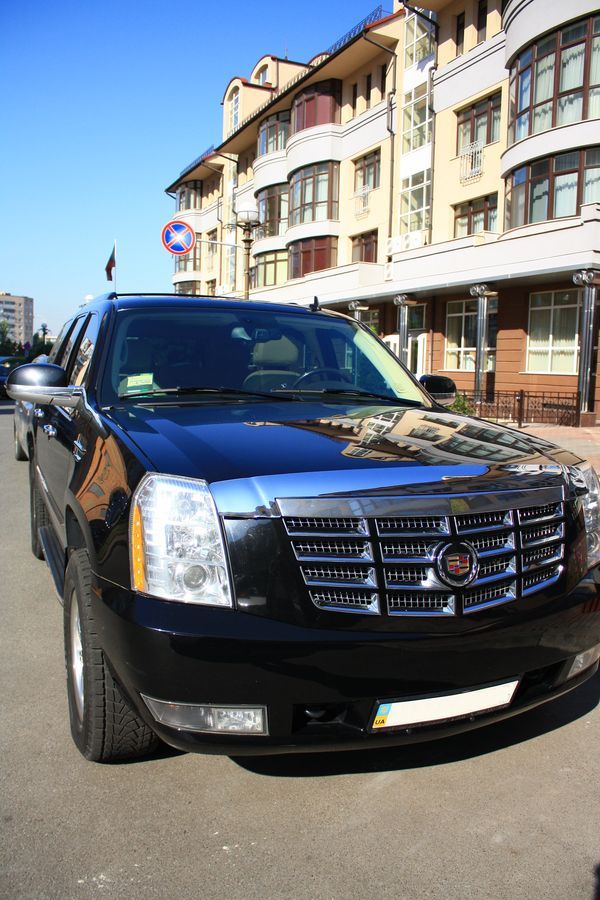 Cadillac Escalade черный джип