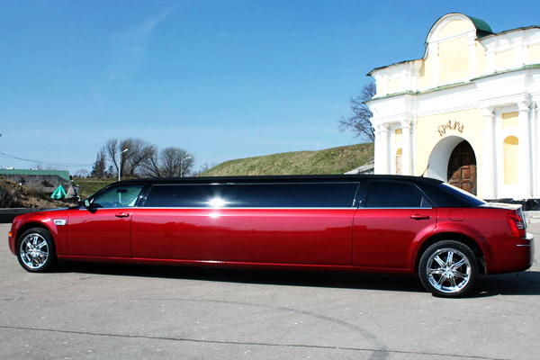 Chrysler 300C Limo красный бордовый крайслер лимузин