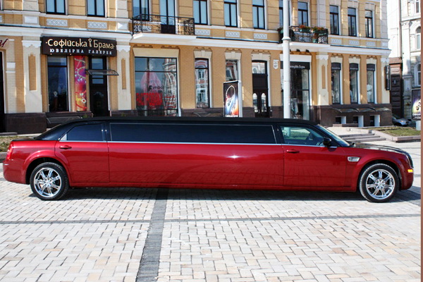 Chrysler 300C Limo красный бордовый крайслер лимузин