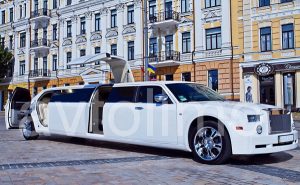 Chrysler 300C Rolls Royse Fhantom белый лимузин