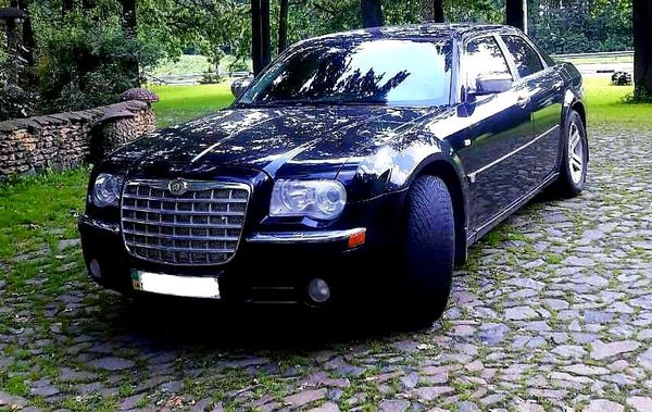 Аренда Chrysler 300C черный авто