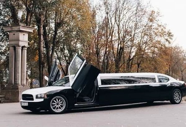  Dodge Charger Limo аренда черно белый лимузин на прокат на свадьбу