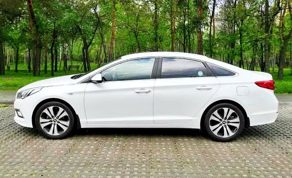 Hyundai Sonata белая 2015 прокат аренда
