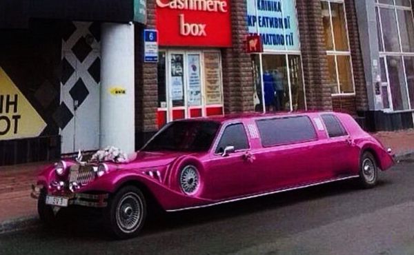Limuzin Excalibur розовый малиновый лимузин аренда киев