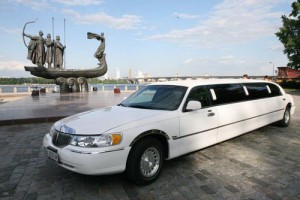Lincoln Town Car 120 лимузин заказать на прокат в аренду