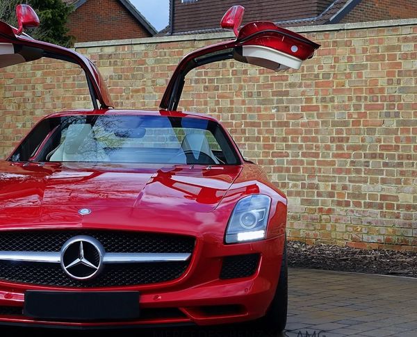 Mercedes Benz SLS AMG красный аренда на прокат с водителем в киеве тест драйв