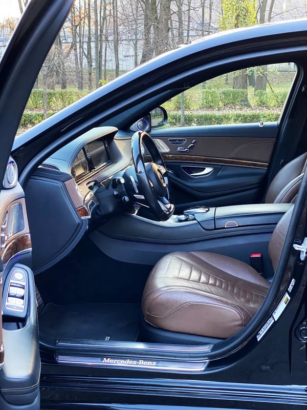 Vip Mercedes-Benz S550 AMG 4MATIC W222 Restyling с водителем без водителя