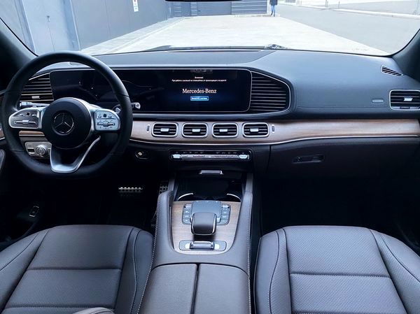 Mercedes GLS 63 2021 год арендовать внедорожник на прокат
