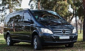 Mercedes Viano черный микроавтобус заказать бус в аренду на прокат в киеве трансферы