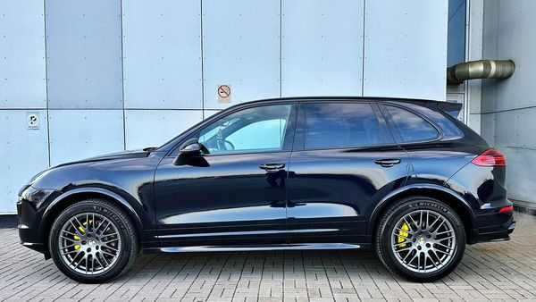 Аренда джип Porsche Cayenne черный прокат без водителя арендовать с водителем Киев