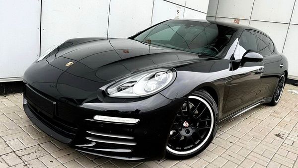 Прокат Porsche Panamera 4S Executive черная в Киеве без водителя c водителем на свадьбуПрокат Porsche Panamera 4S Executive черная в Киеве без водителя c водителем на свадьбу