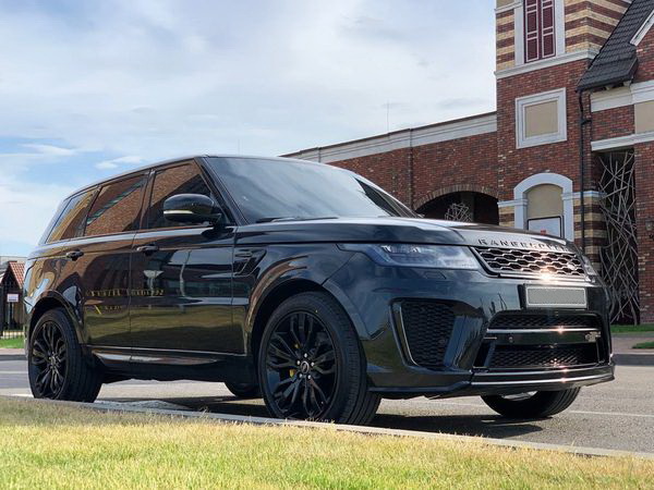 Аренда прокат Range Rover Sport SVR черный с водителем без водителя на свадьбу съемки