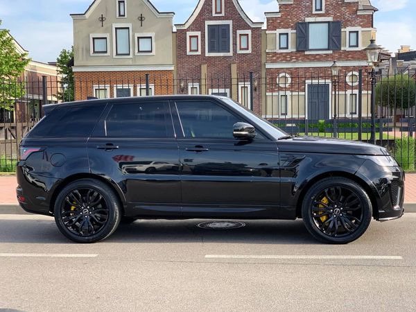 Аренда прокат Range Rover Sport SVR черный с водителем без водителя на свадьбу съемки