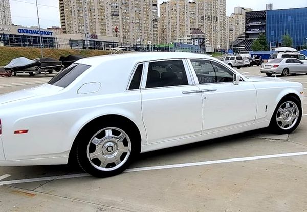 Rolls Royce Phantom белый заказать на свадьбу рос ройс фантом белый