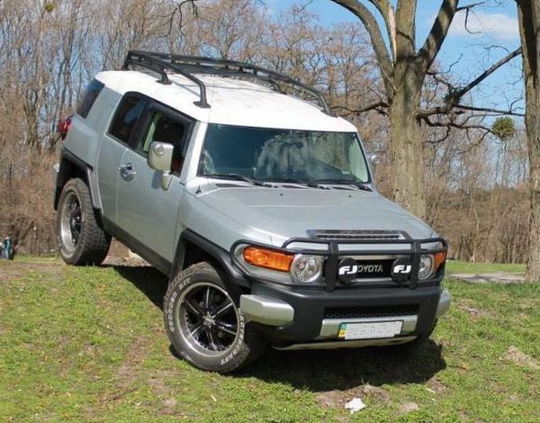 Аренда джип на прокат Toyota FJ Cruizer внедорожник на съемки свадьбу