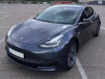 Электрокар Tesla Model 3 серая прокат без водителя аренда с водителем на свадьбу в Киеве