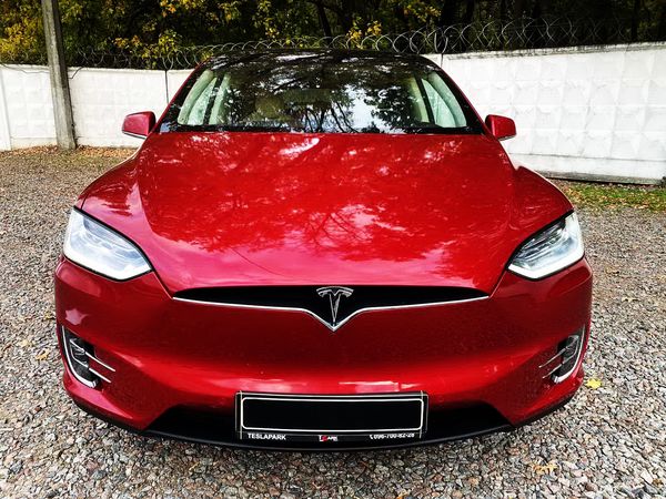 Tesla Model X 75D красная элеткро арендовать на прокат