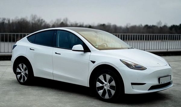 Электромобиль Tesla Model Y белый прокат электро авто без водителя автопрокат