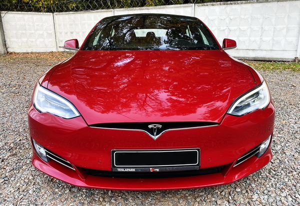 Tesla Model S 75D красная прокат аренда авто бизнес класса