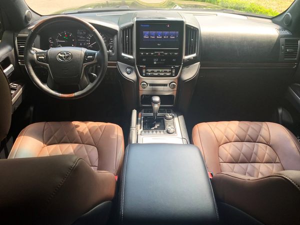 Внедорожник Toyota Land Cruiser 200 аренда внедорожника с водителем джип киев