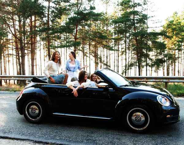 Volkswagen Beetle черный заказать на свадьбу съемки