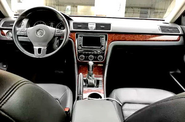Прокат Volkswagen Passat В7 черный на свадьбу трансфер