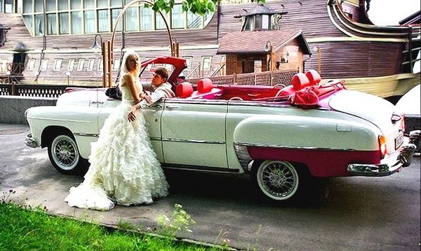 ZIM GAZ-12 кабриолет бело-розовый на свадьбу