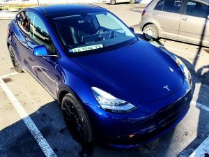 Кроссовер Tesla Model Y синяя на прокат с водителем
