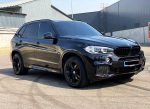 Аренда автомобиля BMW X5 черный прокат без водителя с водителем на свадьбу