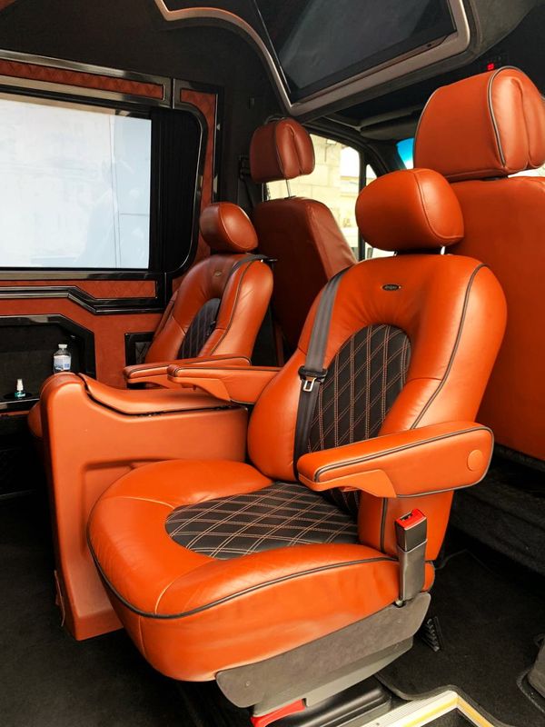 Mercedes Sprinter черный VIP микроавтобус аренда с водителем для трансфера бус прокат