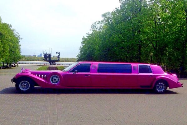 Limuzin Excalibur розовый малиновый лимузин аренда киев