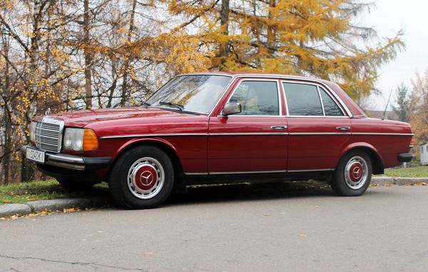 Mercedes W123 красный аренда киев
