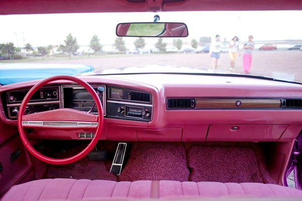Buick Le sabre розовый на свадьбу