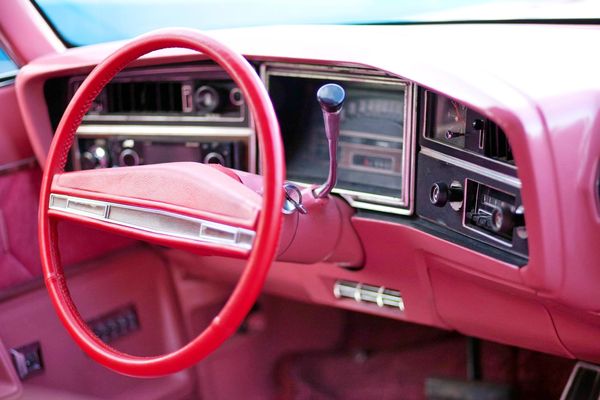 Buick Le sabre розовый на свадьбу