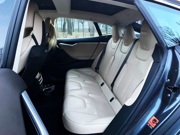 Аренда TESLA Model S75D авто бизнес класса на свадьбу прокат без водителя