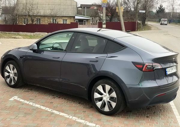 Авто на свадьбу Tesla Model Y серая кросовер с водителем