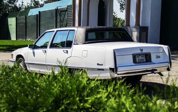 Ретро авто Cadillac Fleetwood аренда авто на свадьбу