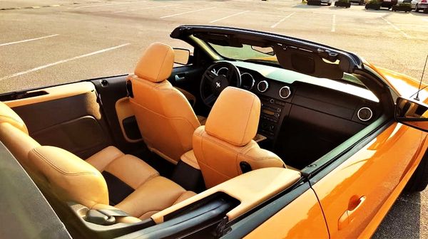 Ford Mustang GT оранжевый арендовать кабриолет на прокат