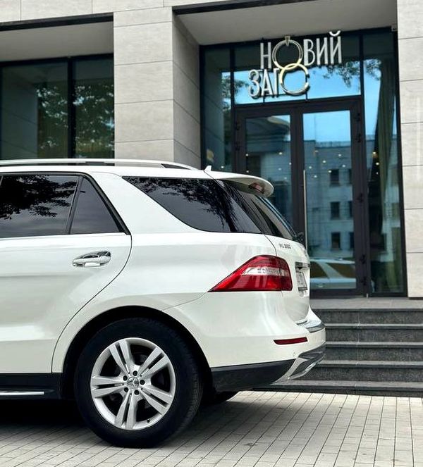 Аренда Mercedes Benz ML авто на свадьбу на прокат внедорожник киев