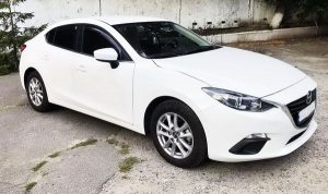 Mazda 3 белая заказать на свадьбу авто на прокат с водителем